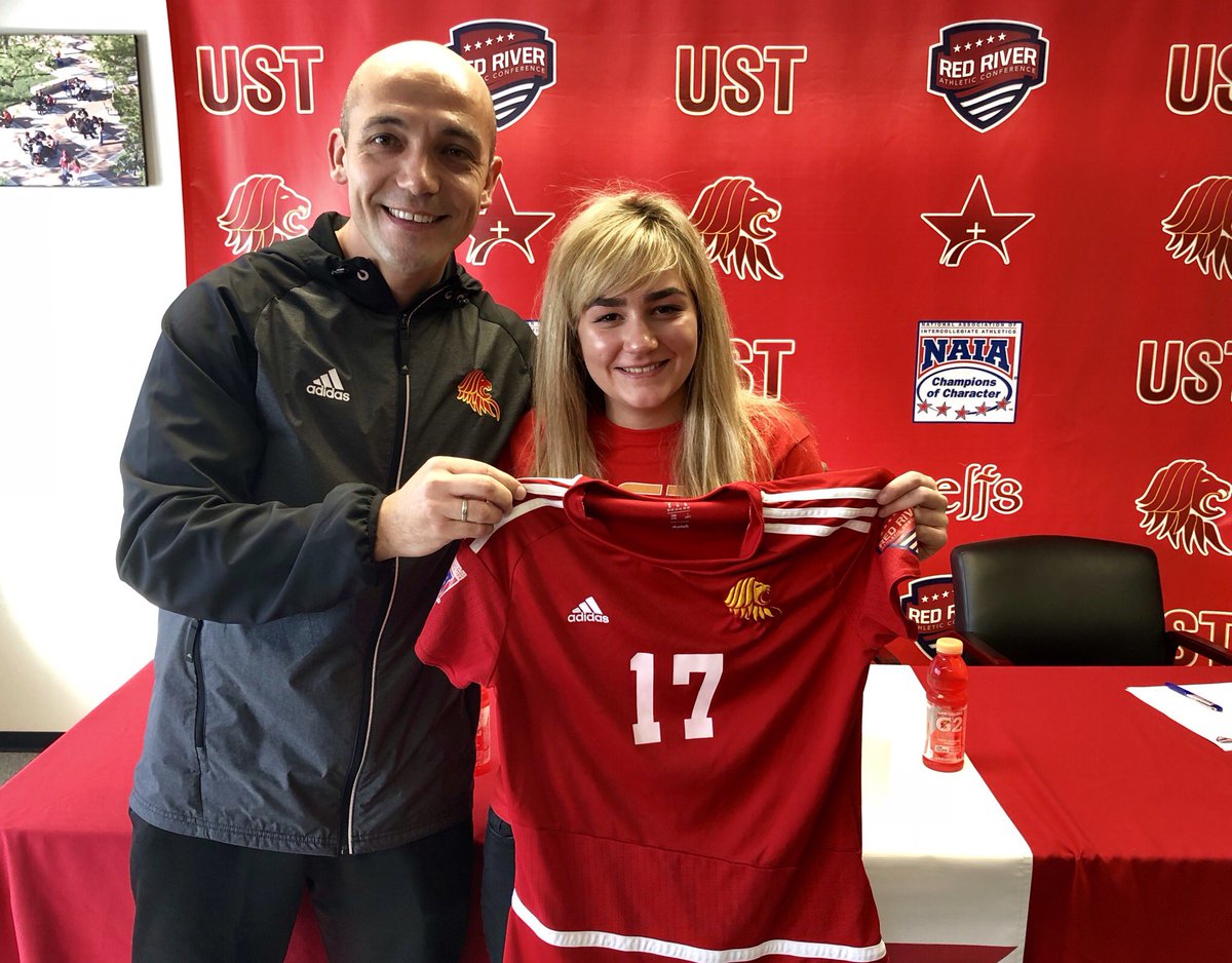 USTWSoccer's tweet photo. Fantastic Friday @USTAthletics / Welcome to the #CeltFamily Sarah @USTWSoccer Heiko &amp; Luis @USTCelts #USTMS #USTWS https://t.co/xnUfEFz1LQ