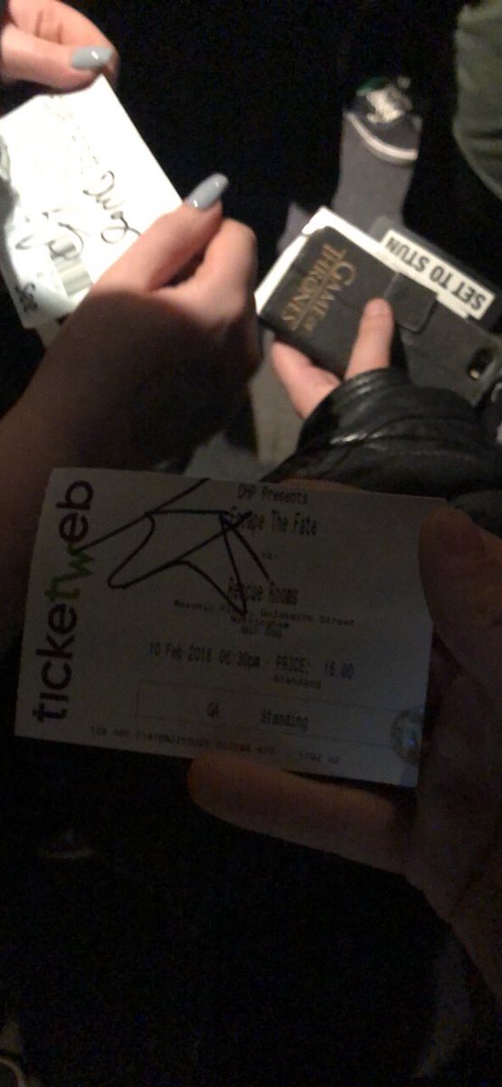 TomJD6281's tweet photo. Met @EscapeTheFate what an amazing night #rock#metal #live #large https://t.co/TdsZ7X6ass
