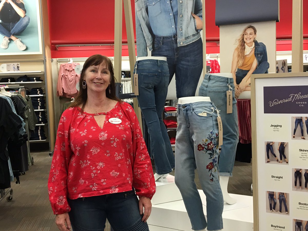 Shellbelle916's tweet image. Fun denim filled day launching Universal Threads!! Had a great time educating our guests and team on styles and fits! #universalthreads #target1098