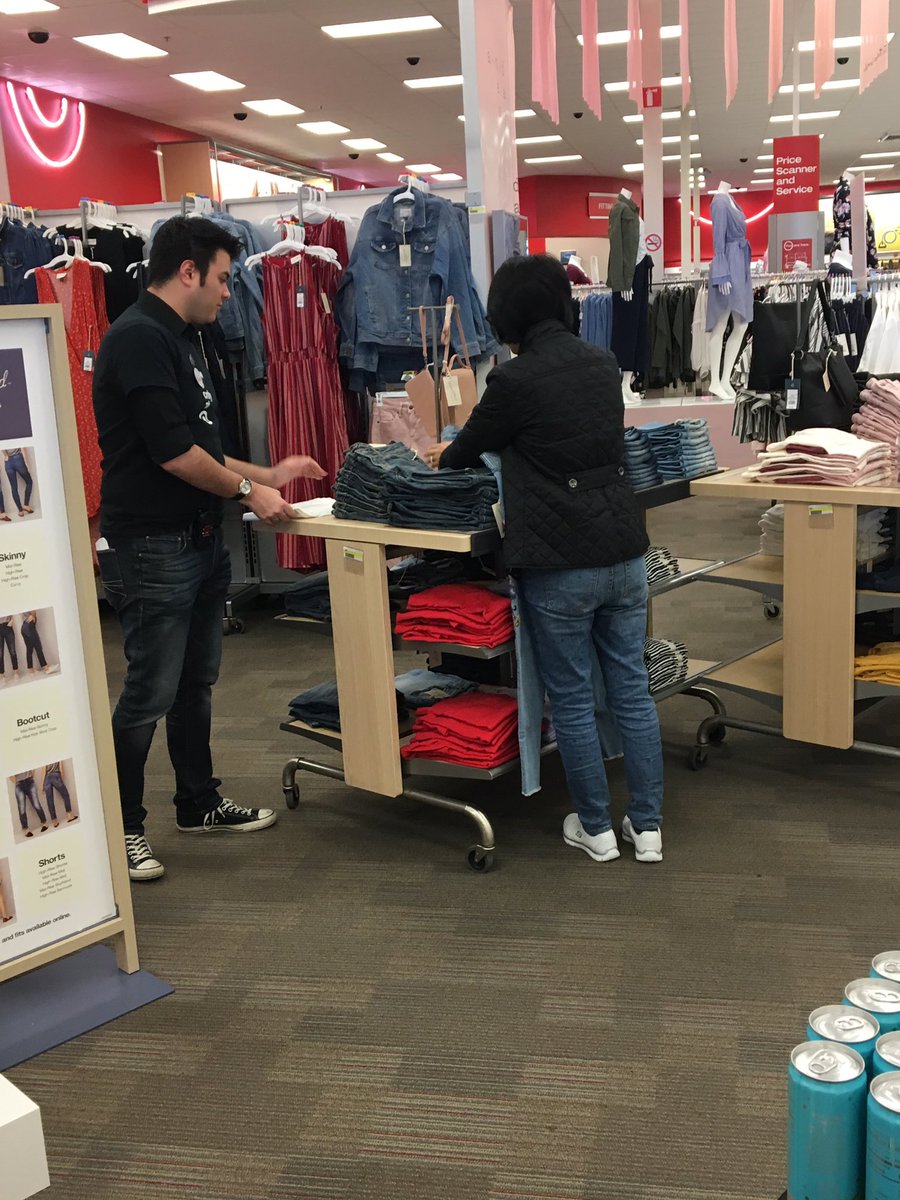 Shellbelle916's tweet image. Fun denim filled day launching Universal Threads!! Had a great time educating our guests and team on styles and fits! #universalthreads #target1098
