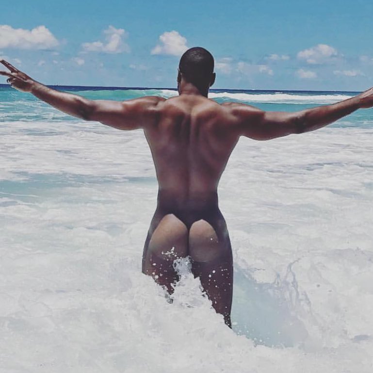 Culazo en el mar, quien no querria ser esa ola!! #Culones