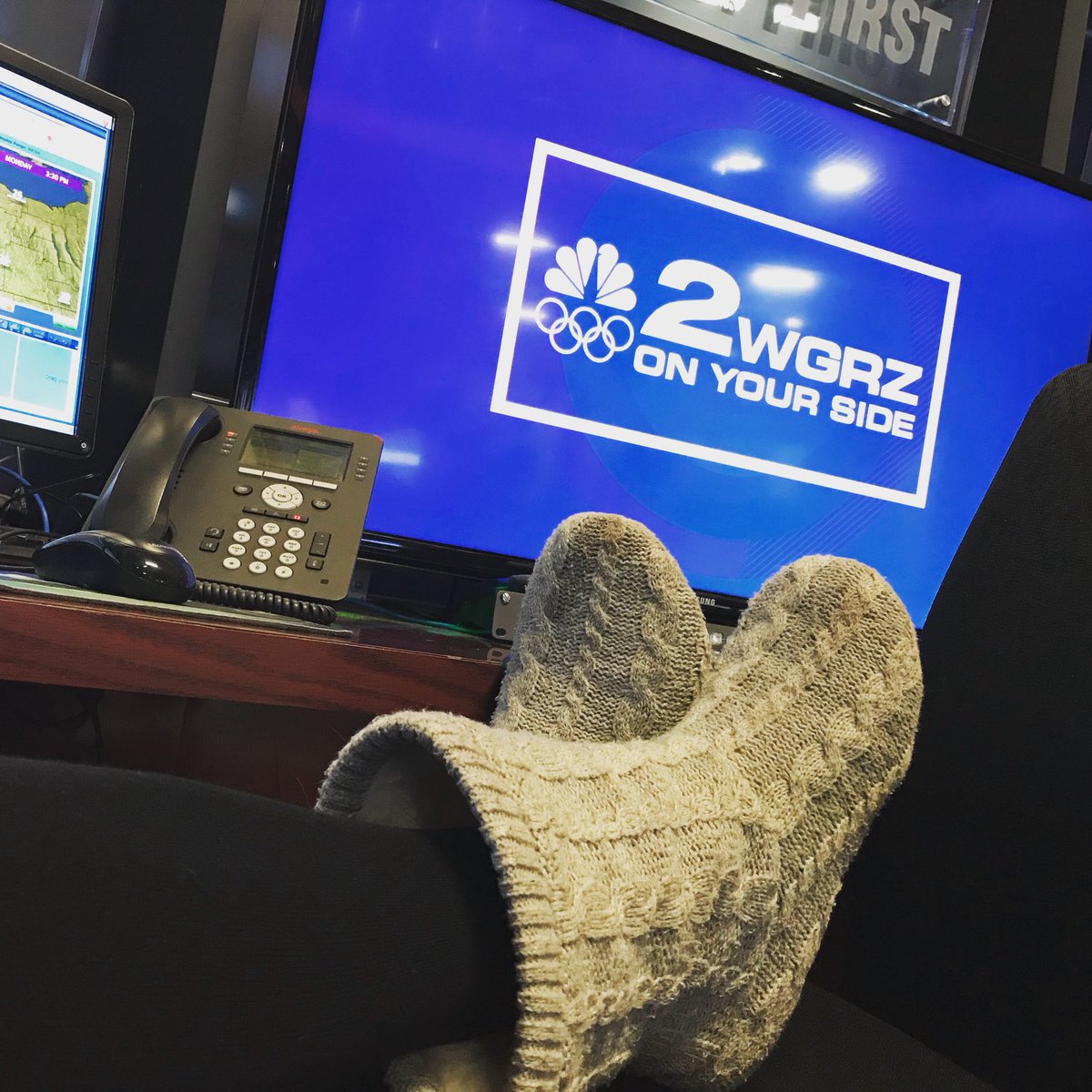 KCRAHeather's tweet image. When you ran a 10 mile race in the morning...but the people still need their forecast. 😉 #happyfeet