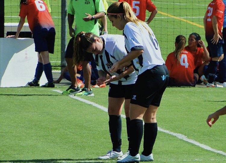 lorenaovejas11's tweet photo. Humildad, amistad, respeto, compañerismo..FÚTBOL ⚽️

Me siento afortunada de haber podido disfrutar de tu fútbol @Alicia10Fuentes de verdad!

@andrea_mmateos gracias compi🙏🏻🤤

#AreaChicaCOPE5 https://t.co/viLh0ZfzOe