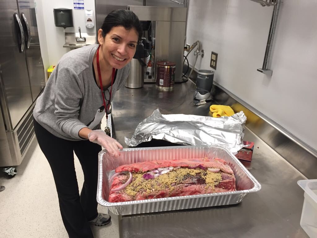 merusach's tweet photo. When you are not working what do you do? volunteer at the church!!! cooking for #MardiGras #sacredheart #knightofcolumbus https://t.co/XZMN2mFHYW