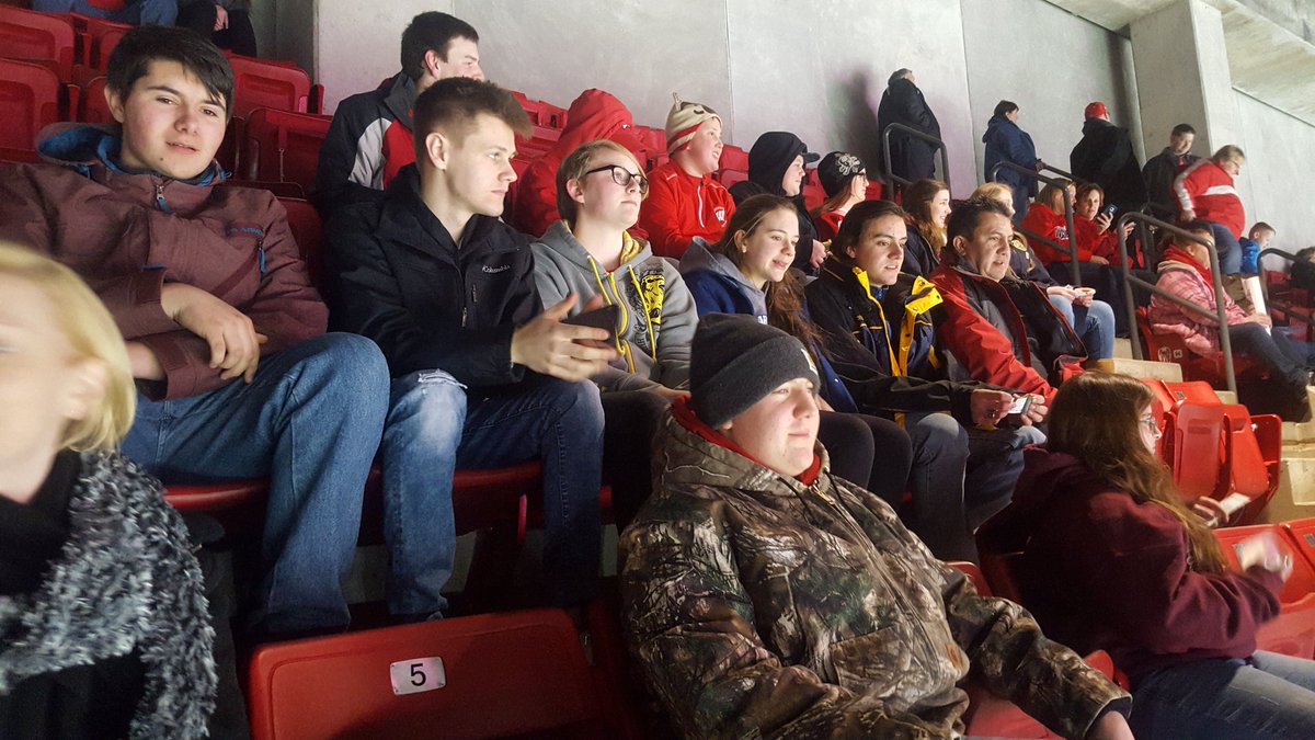 ParkviewFFA's tweet photo. Parkview FFA is ready for the #Badgers hockey!!!! On Wisconsin! https://t.co/g7yNcxhTrj