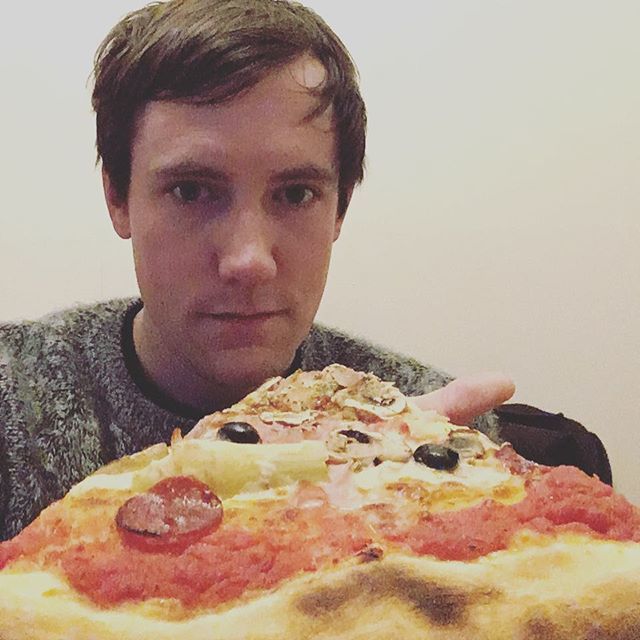 Hawelka_band's tweet photo. #Yummie #Pizza #Studiofood https://t.co/H6fGFflTRf https://t.co/ZLFm1ePY2J