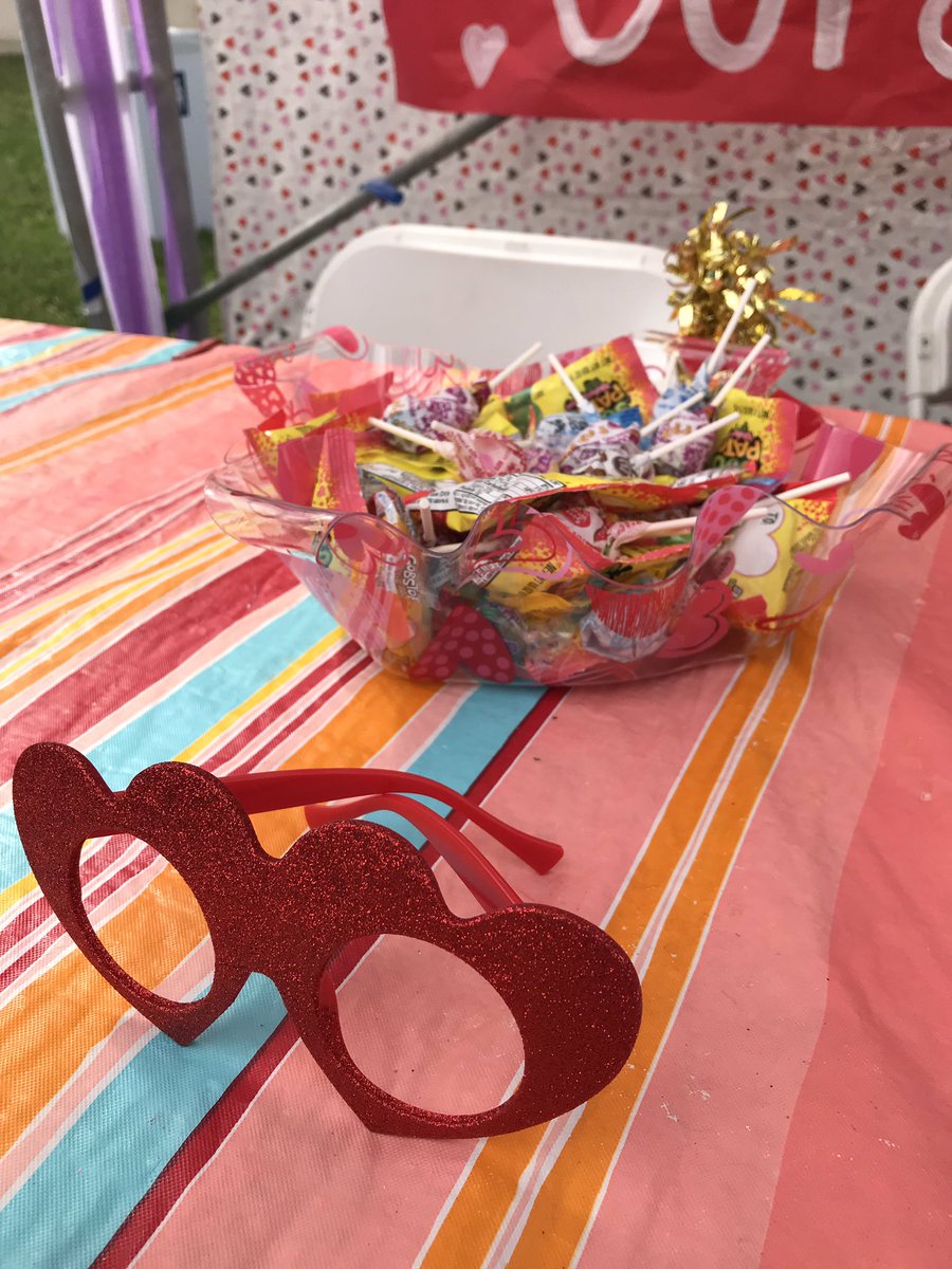 NSU_CC's tweet photo. We had a BLAST at Community Fest today! Our members passed out Valentine's Day themed fortune cookies and candy to spread kindness to our local community! We can't wait for next year's fest already! 💕❤️#nsucommunityfest #ccnsu #spreadthelovensu https://t.co/4UPAAXtM1t