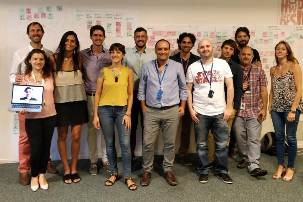 CarolGolia's tweet image. “Tenemos que co-crear con nuestros Clientes&quot; Gracias DMO design company por el #servicedesign workshop con el #iotLab #IBM