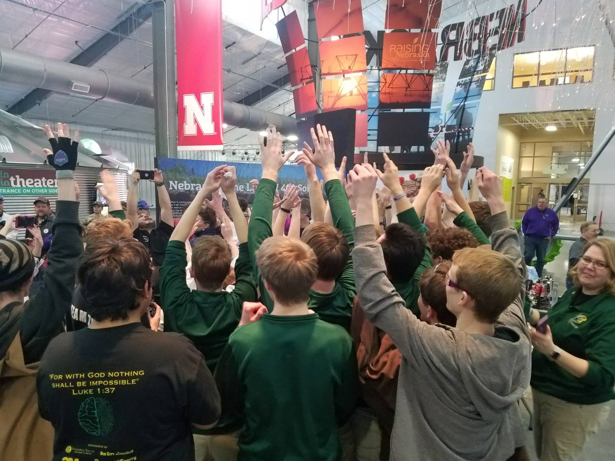 FTC7123's tweet photo. We had a great time competing at the Nebraska State competition!!! We're moving on to super regionnals the Robo Cavs! #teamSD #omgrobots https://t.co/DHA8XtcnUN
