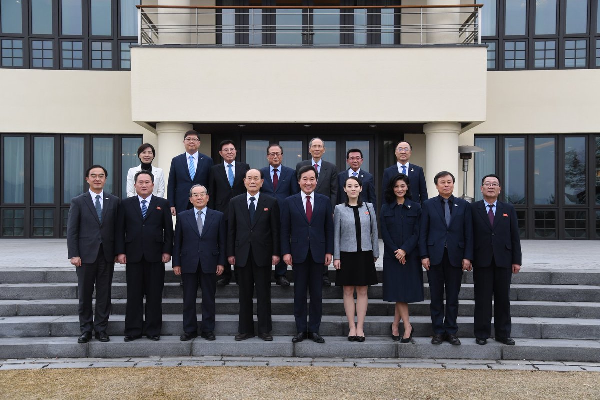 nylee21's tweet image. 평창올림픽에 오신 북측 대표단 환송오찬. 서울 워커힐 호텔. 김영남 최고인민회의 상임위원장, 김여정 노동당 중앙위 제1부부장 등을 모시고 한식을 먹으며 대화. 평창올림픽으로 열린 대화의 기회를 올림픽 이후에도 살려나가자고 제안했습니다.