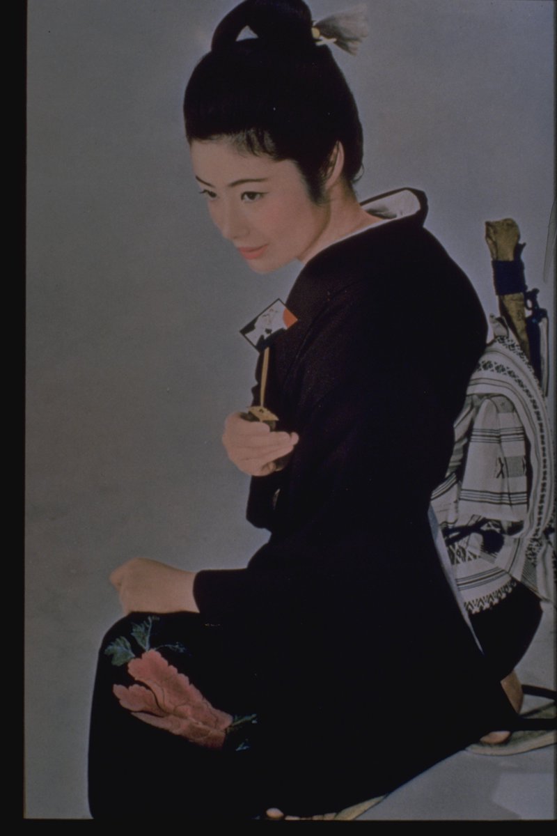 東映映画公式 1969年の2月11日は 映画 緋牡丹博徒 花札勝負 の公開された日です 従来の仁侠映画に変化をもたせようと企画された 緋牡丹博徒 シリーズは 女性が主人公でした 京都木屋町の 花柳 という旅館で 企画や脚本が考えられていた 東映映画公式 1969年の2月11日は 映画 緋牡丹博徒 花札勝負 の公開された日です 従来の仁侠映画に変化をもたせようと企画された 緋牡丹博徒 シリーズは 女性が主人公でした 京都木屋町の 花柳 という旅館で 企画や脚本が考えられていた