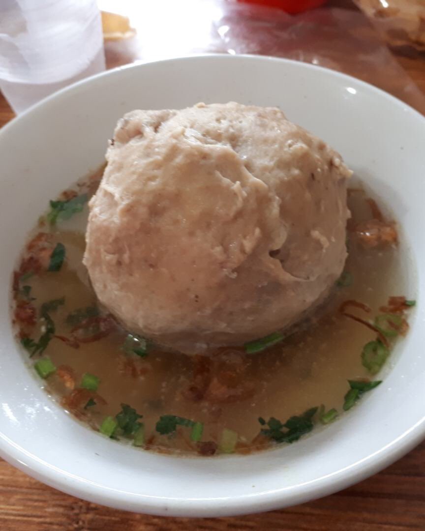 RereKonsultan's tweet photo. Mampir ke Kedai Bakso Wonogiri
Nyobain Bakso Beranak @Cikaret Cibinong Bogor
😁😋
#bakso #beranak #baksoberanak #urat #baksourat #sapi #baksosapi #baksouratsapi #baksouratjumbo #jumbo #baksojumbo #keju #baksokeju #caberawit #baksocaberawit #mie #mieayam #mieayambakso #instagood https://t.co/5yj4ZDonOP