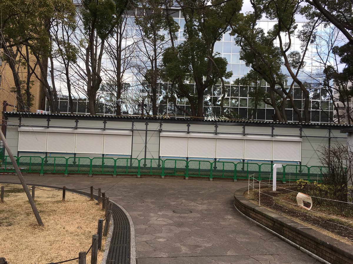 Kujira 18年2月11日現在のハマスタ 工程表を見ると旧チケット売り場付近の本格工事は今シーズン以降 これから工事最盛期を迎えるのはバックネットとライトスタンドのようです 新チケット売り場は 仮設 プレハブ 建ち上がっています Baystars