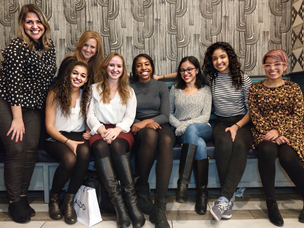 lisettemiranda's tweet photo. @PINCinternship NYC Meetup &amp; Make Magic ✨ Past alumni, new sign ups, &amp; Founder Lisette and cane together in an empowering space. Topic inspired by @joineby we discussed “Breakthrough Moments!” #joineby @SofiaVergara https://t.co/yxVGILMiCF
