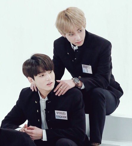 Bts тэхен чонгук 2018. вигуки bts. тэхен не простил чонгука. вигуки 2014. ким тэхен и чон чонгук 2021.