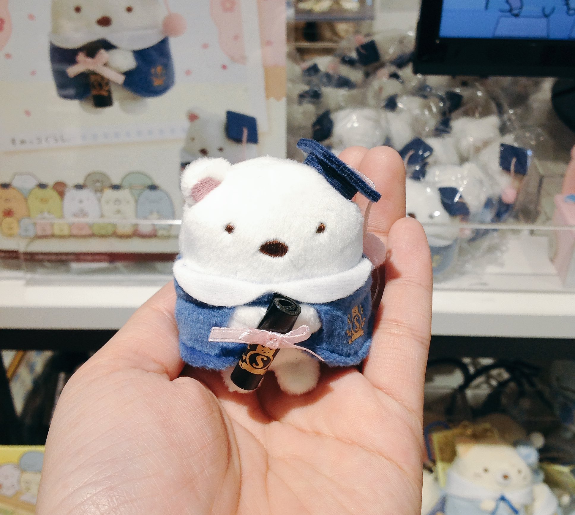 リラックマストア大阪梅田店 公式 すみっコぐらしショップ限定てのりぬいぐるみ しろくまはまだまだ好評販売中です 桜 が咲く頃に一緒にお出かけしたくなりますね リラックマストア大阪梅田店 すみっコぐらしショップ T Co Koozerrbd7