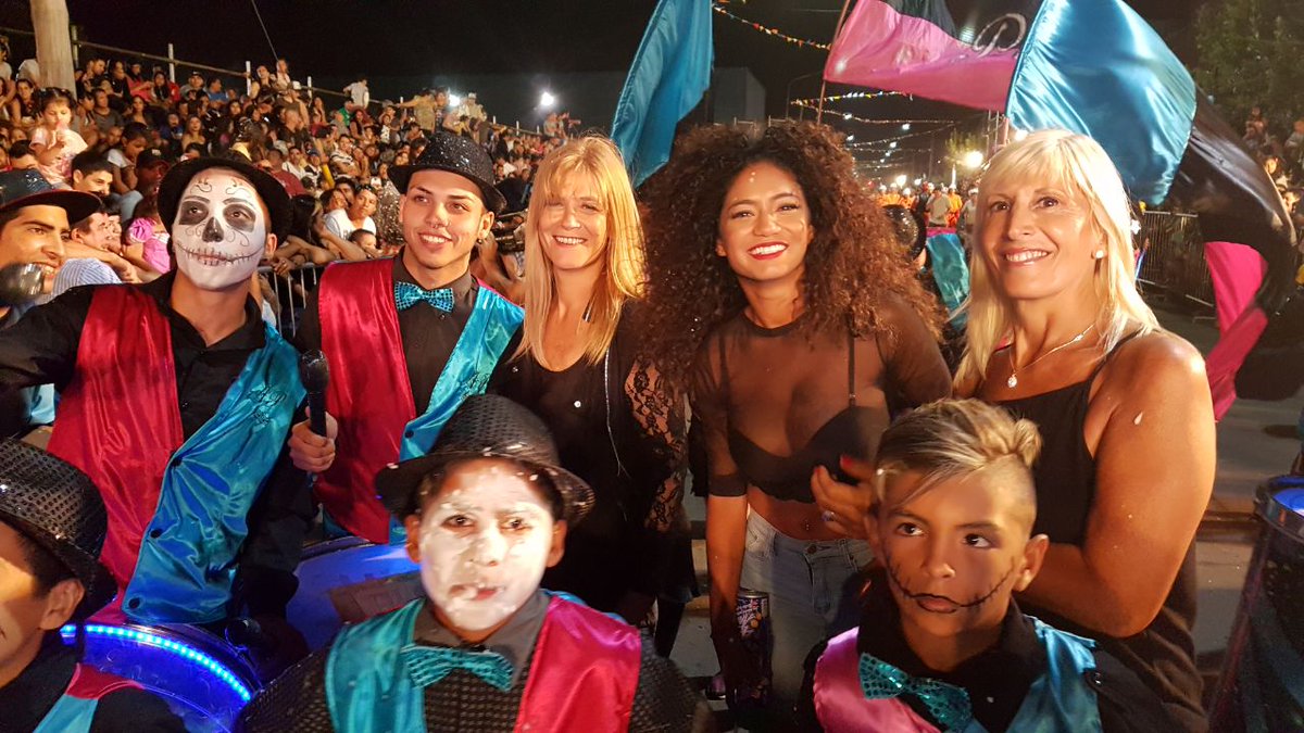 magariovero's tweet photo. Hermoso comienzo de los #CarnavalesDeLaAlegría en #LaMatanza con la apertura de #LosAutenticosDecadentes @LADecadentes https://t.co/W3rM1kFUwu