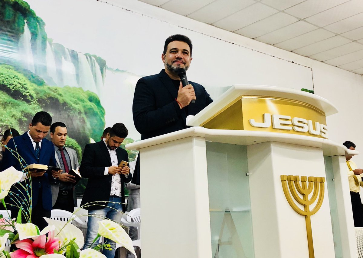 marcofeliciano's tweet image. #Assessoria:. Glória de Deus aqui na Vigília do Avivamento em Campinas - SP na Igreja Evangélica Deus é Paz! Pr. Marco Feliciano e o Tecladista Roberto Marinho Ministrando! #PregarOEvangelho #Vigilia #Campinas