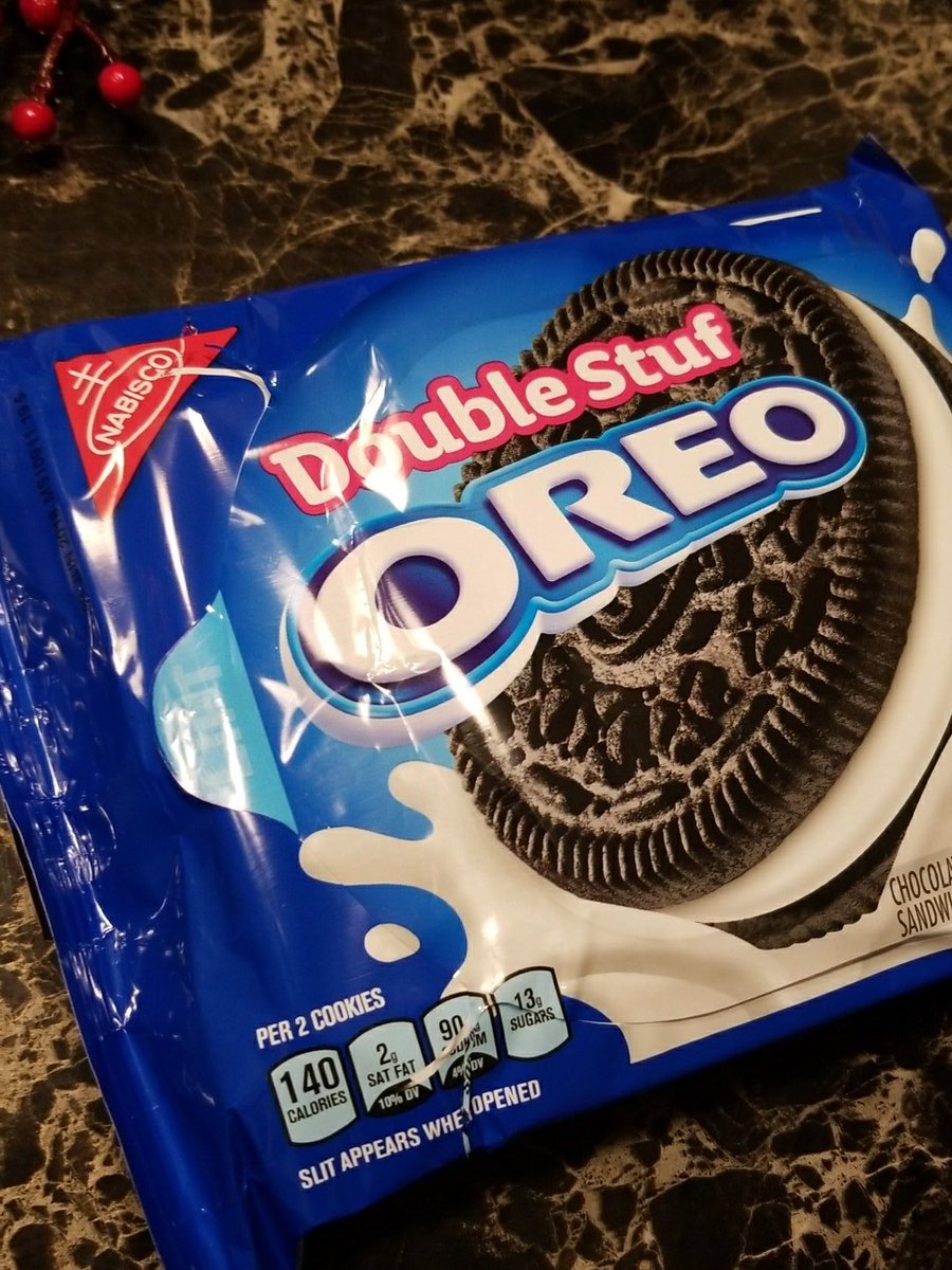 Kenzer_16's tweet photo. Today I learned Double Stuf Oreo is spelled with one f... https://t.co/xVNeglS8hs