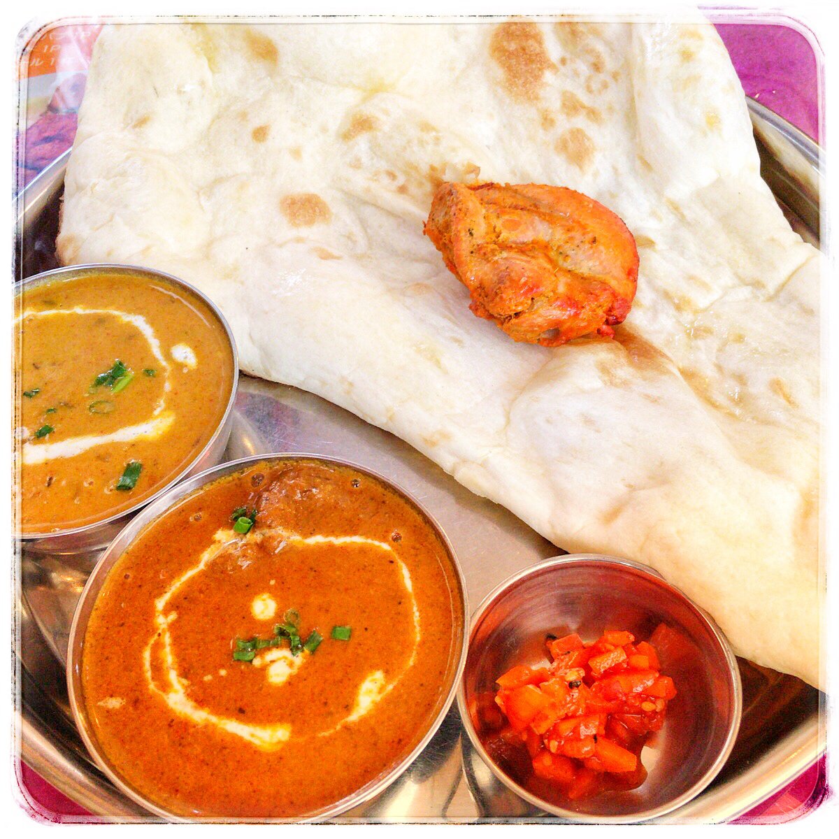 herk_the_pad's tweet image. 本日の #はーくランチ  #BASUDEV #1090円 マトンカレーとダリ（豆）カレー