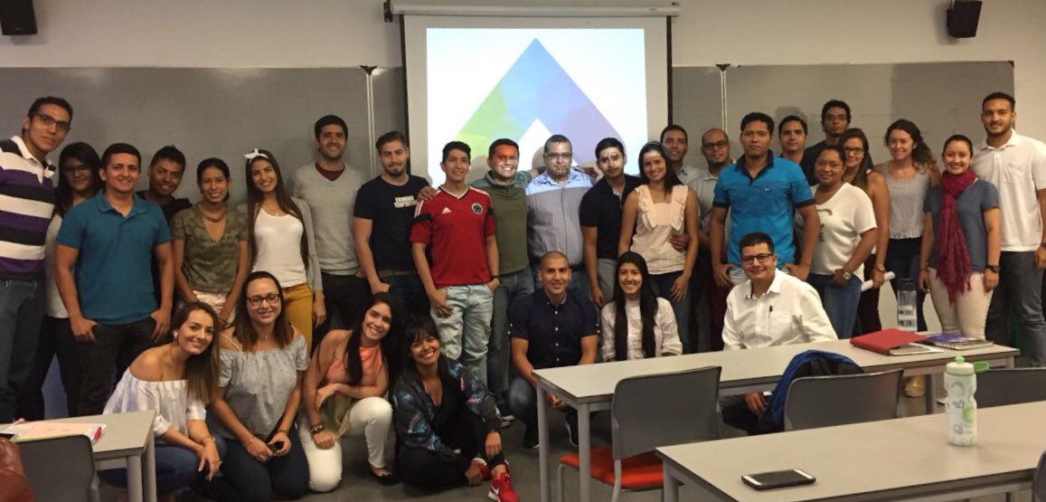 AltaPerspectiva's tweet photo. Hoy nuestra comunidad aprendió a planear estratégicamente sus empresas junto a @oscaryonda
Un taller que llevó a la acción.
#AltaPerspectiva #emprendimiento #negocios #calico https://t.co/CbSuIjYarG