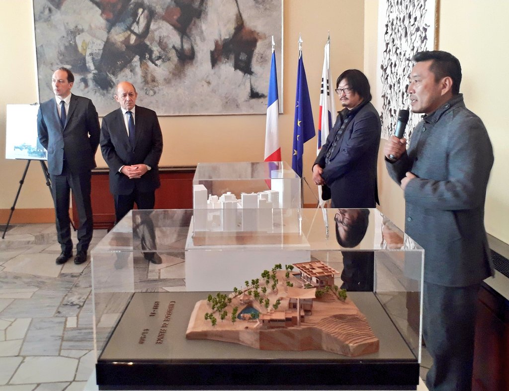 FranceenCoree's tweet photo. A la Résidence de France, cérémonie de lancement du projet de modernisation de l'Ambassade en présence du Ministre @JY_LeDrian https://t.co/eQgaVUuVwz