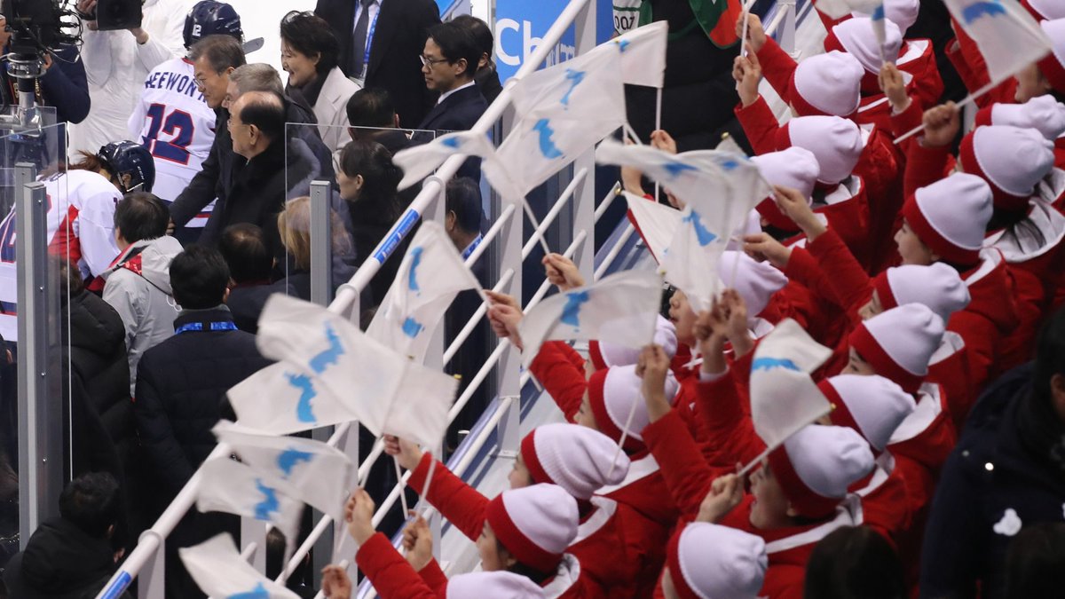 Photos: #DPRK cheerleaders in the house! #PyeongChang2018 goo.gl/HsPNTS