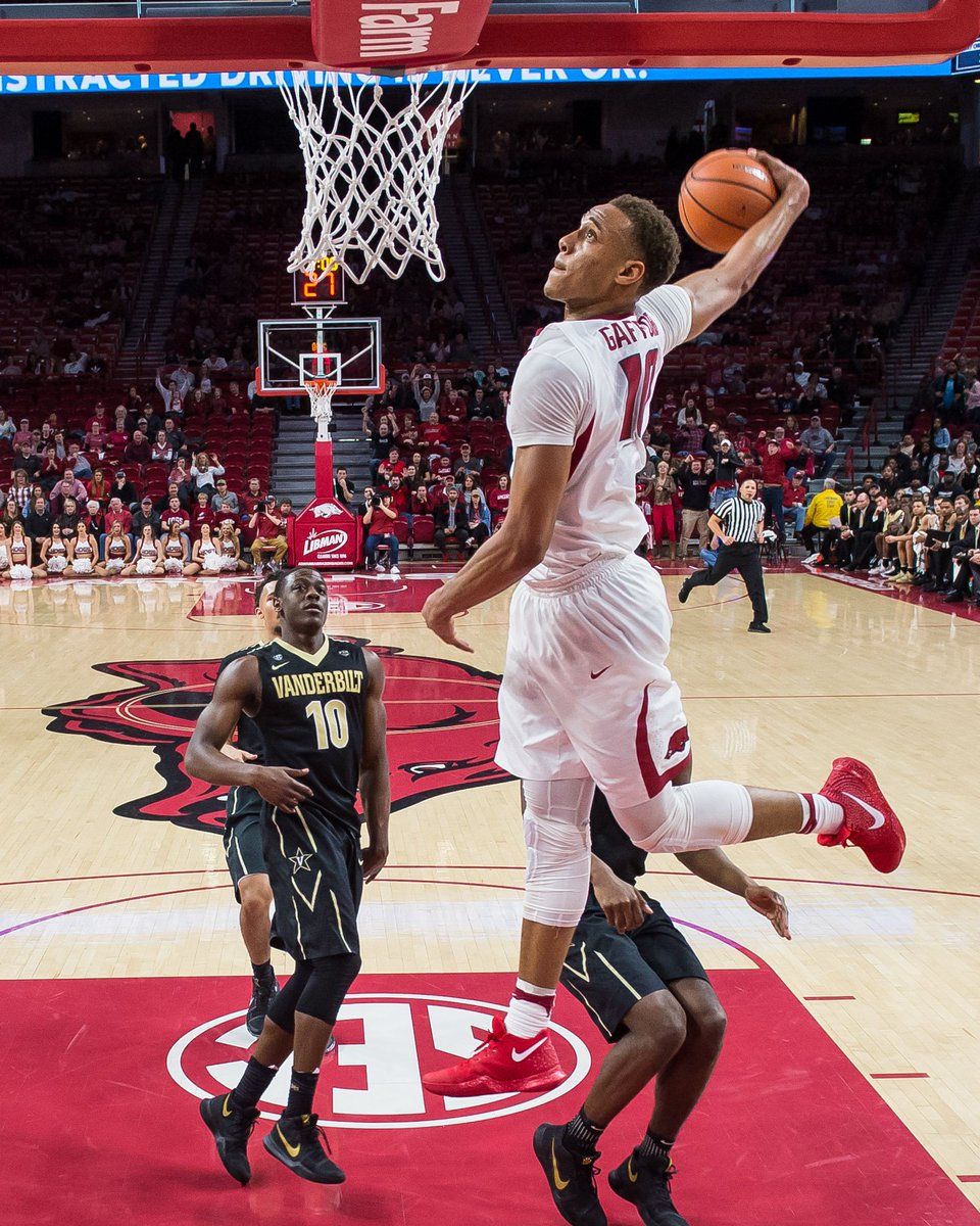 RazorbackMBB's tweet photo. Unreal. 😤 https://t.co/PhdaqCqdVO