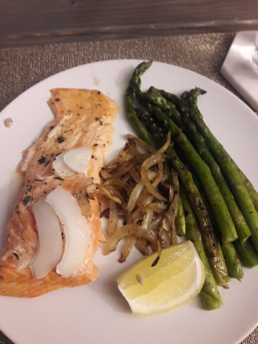 TravelVamos's tweet photo. when the husband cooks dinner!😋
#dinnertime #Salmon https://t.co/N6OPpWpGit