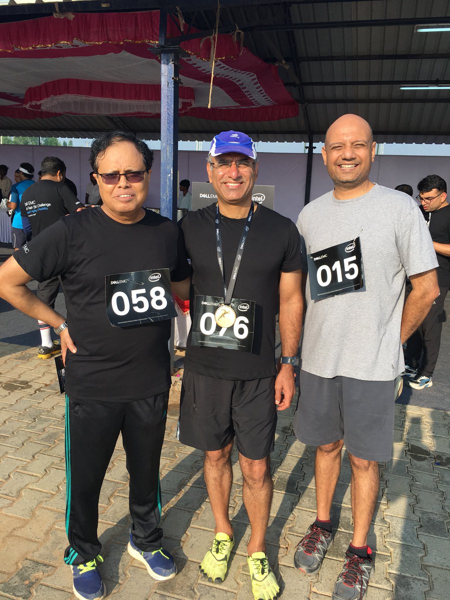 kallolh's tweet photo. @DellEMC All Flash 5K Challenge. With the gold winner Subbu who ran like a pro and @Rocket_Ramesh https://t.co/4J9RQuCQ1S