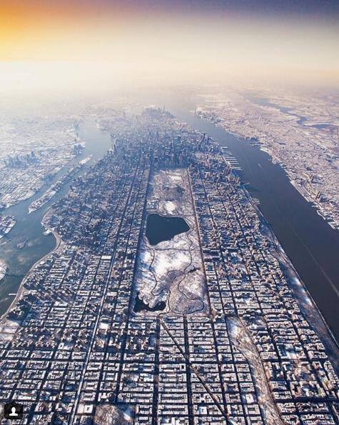 Vista aérea de manhattan cubierta por la nieve ✈️☃️🗽