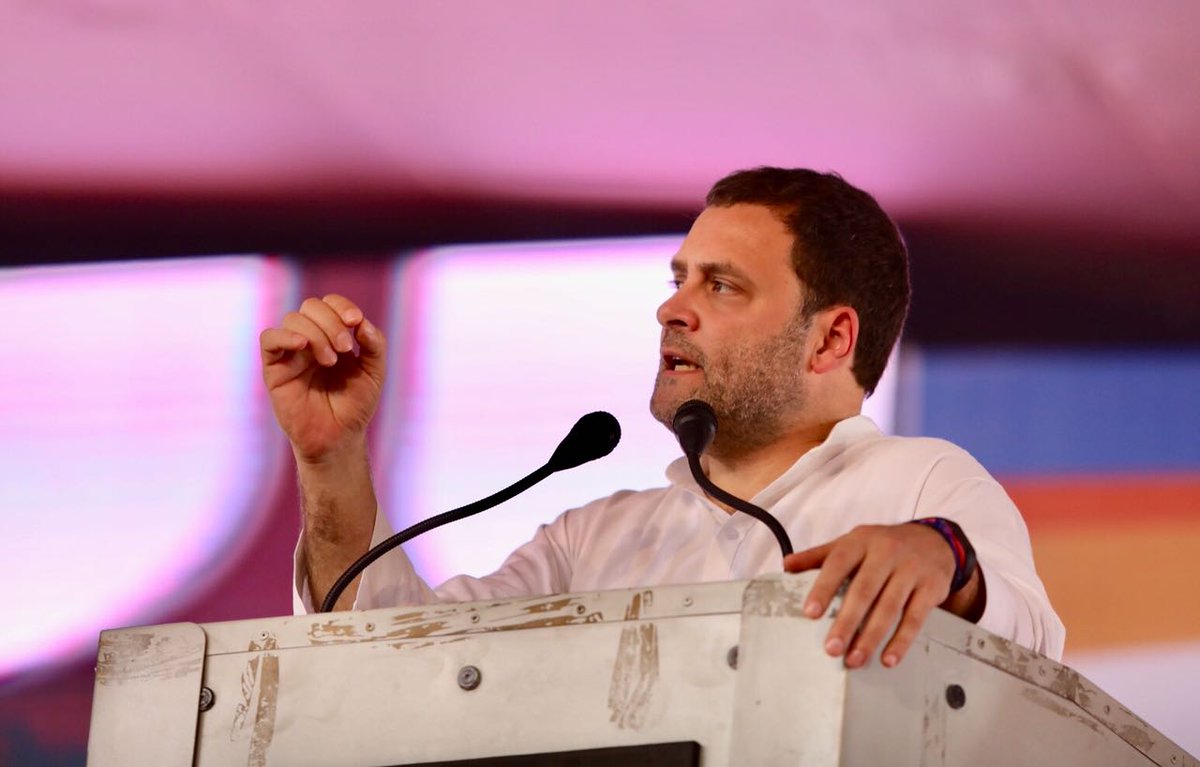 IYCKarnataka's tweet photo. Congress Adhyaksharu Sh. Rahul avaru tearing into #RearViewModi 's #PakodaGormint yesterday as he kick-starts the #JanaAashirwadaYatre . #RGInKarnataka https://t.co/XWUbsJ6eUg