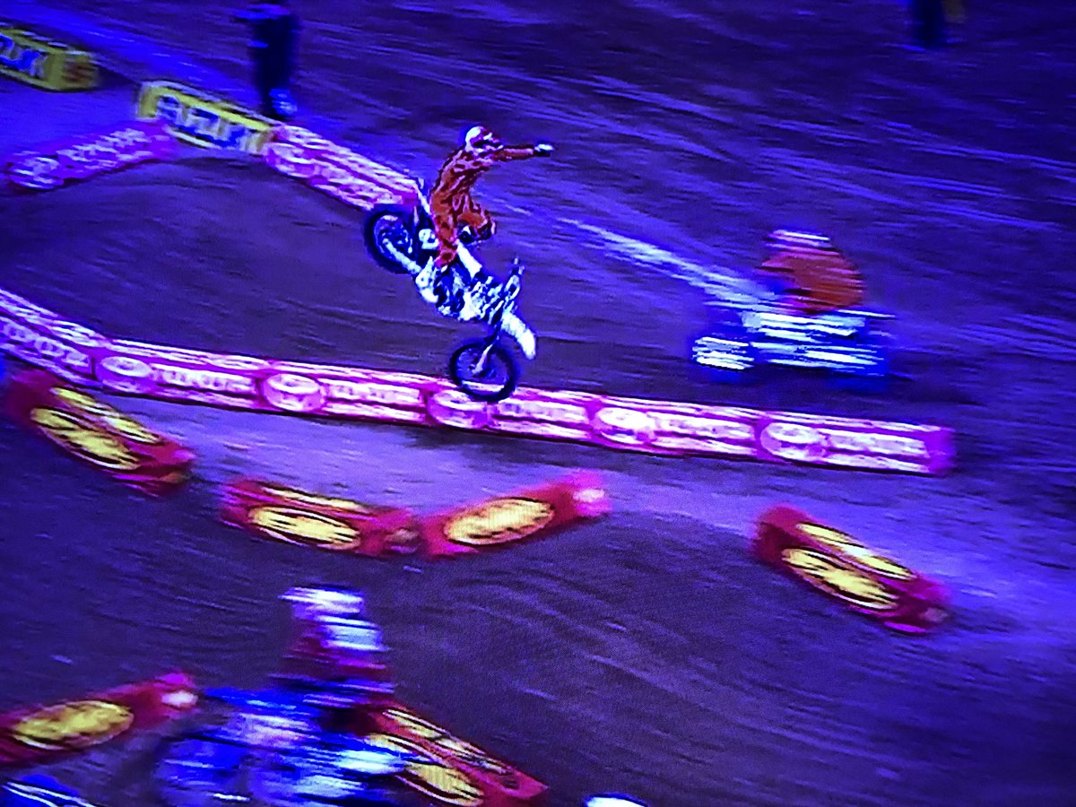 jamesroelligjr's tweet photo. #HOEFT goes down HARD again!  

#SanDiego #SanDiegoSX #PetcoPark #SXonFOX #Supercross #SX #SupercrossLive @SupercrossLIVE @MonsterEnergy #TheNascarMedic #JustAnotherHashTag #GetSome https://t.co/hamfCbW6dM