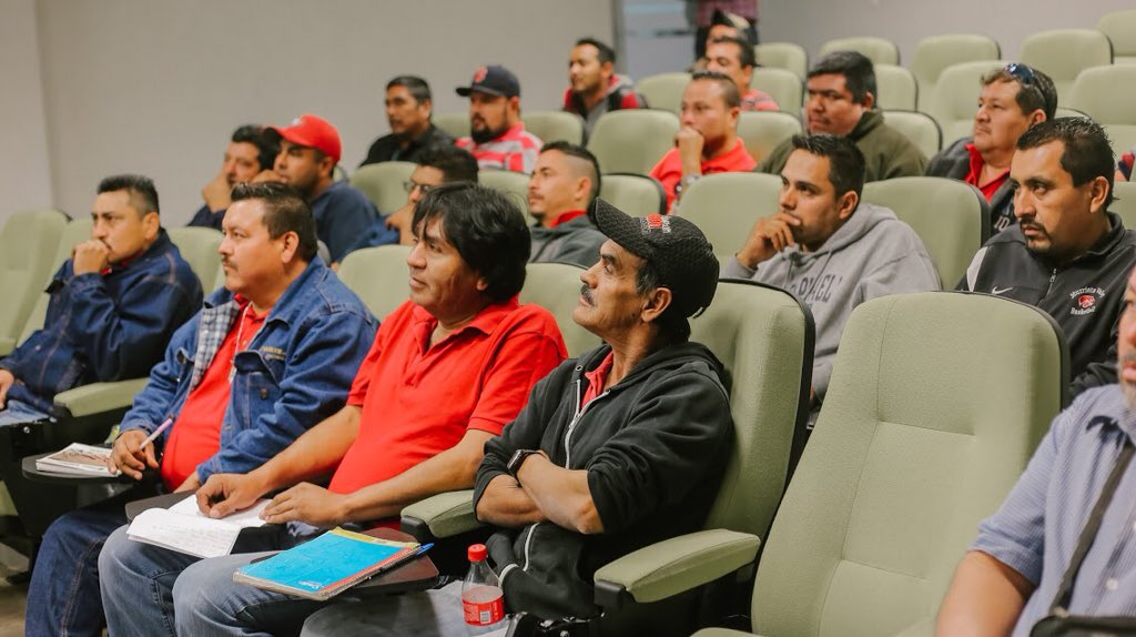 Imparte UPRA curso de Desarrollo Humano, Inglés básico, Educación vial, Derechos Humanos y primeros Auxilios a personal de transporte público municipal de Ramos Arizpe. <a href="/mrikelme/">Miguel Riquelme</a> <a href="/ilydelag/">Cecilia de la Garza</a> @HiginioGlzC <a href="/SeduMediaCoah/">SubsecretaríaMediaySuperior</a> <a href="/HectorArreolaS/">Héctor Arreola Soria</a>