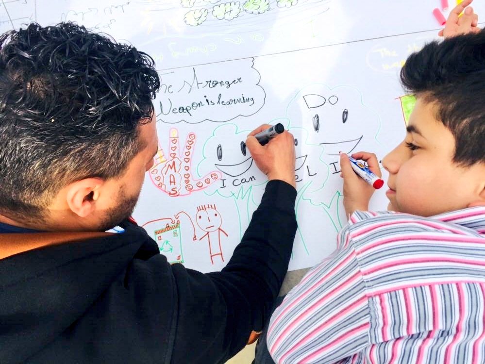 AhmedFakkih's tweet photo. ملعبنا هو أبيض عادي ولكن مع رسومات ومقترحات متعلمينا في نادي قادة التغيير ستتحول المخططات إلى إنجازات... وستنتشر الألوان في كل مكان...
#متعلمون #مخططون #حالمون #طامحون_لغد_أفضل
#معًا_نخطط_معًا_ننجز
#Feel #Imagine #Do #Share
#Design_For_Change
#Schools #clubs
@MakAishaSchool https://t.co/VPv7trgeU1