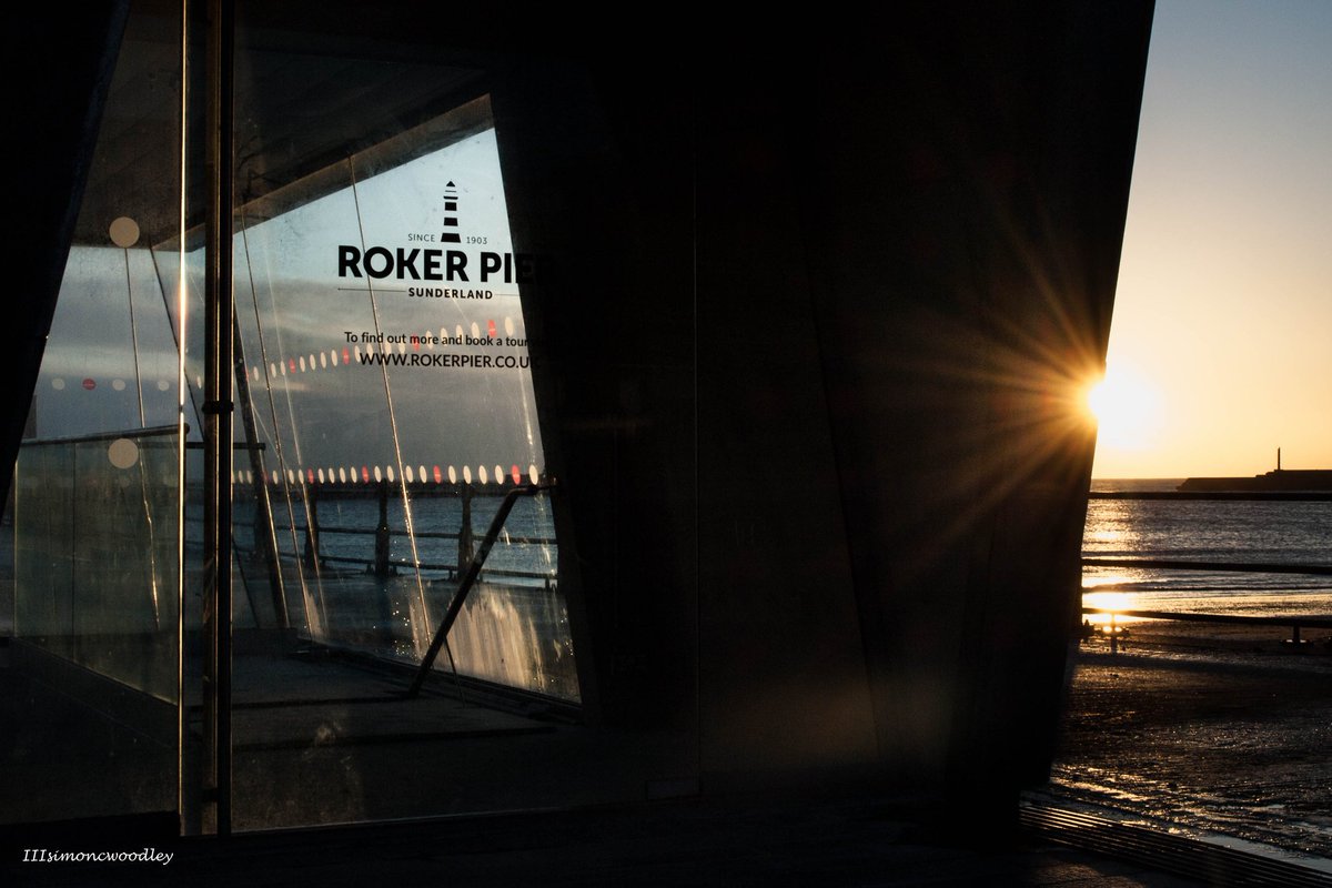 "Good Morning Sunday" The golden sun lights up Roker Lighthouse and the new pier tunnel entrance. <a href="/StormHour/">#StormHour</a> <a href="/EarthandClouds/">Earth and Clouds</a>