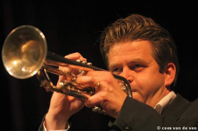 Muziekliefhebbers opgelet! Vanmiddag 15.00 uur concert Big Band Almelo in <a href="/Hof88/">Theater Hof 88</a> met zangeres Caroline Goudswaard en trompettist Jan Wessels. Kaarten 12 euro. Komt allen! #zondagmiddagdingen #bigband