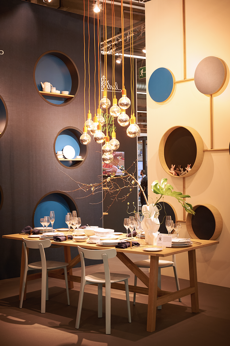 Many greetings from <a href="/Ambiente/">life</a>. Discover Core, La Chute Swan Lights or Moon Cipango Blue – just to name a few of our new products. Trade visitors can meet us until 13th of February in Frankfurt, hall 4.1, C50/51 - all brands.
#rosenthal #officialrosenthal #ambiente2018