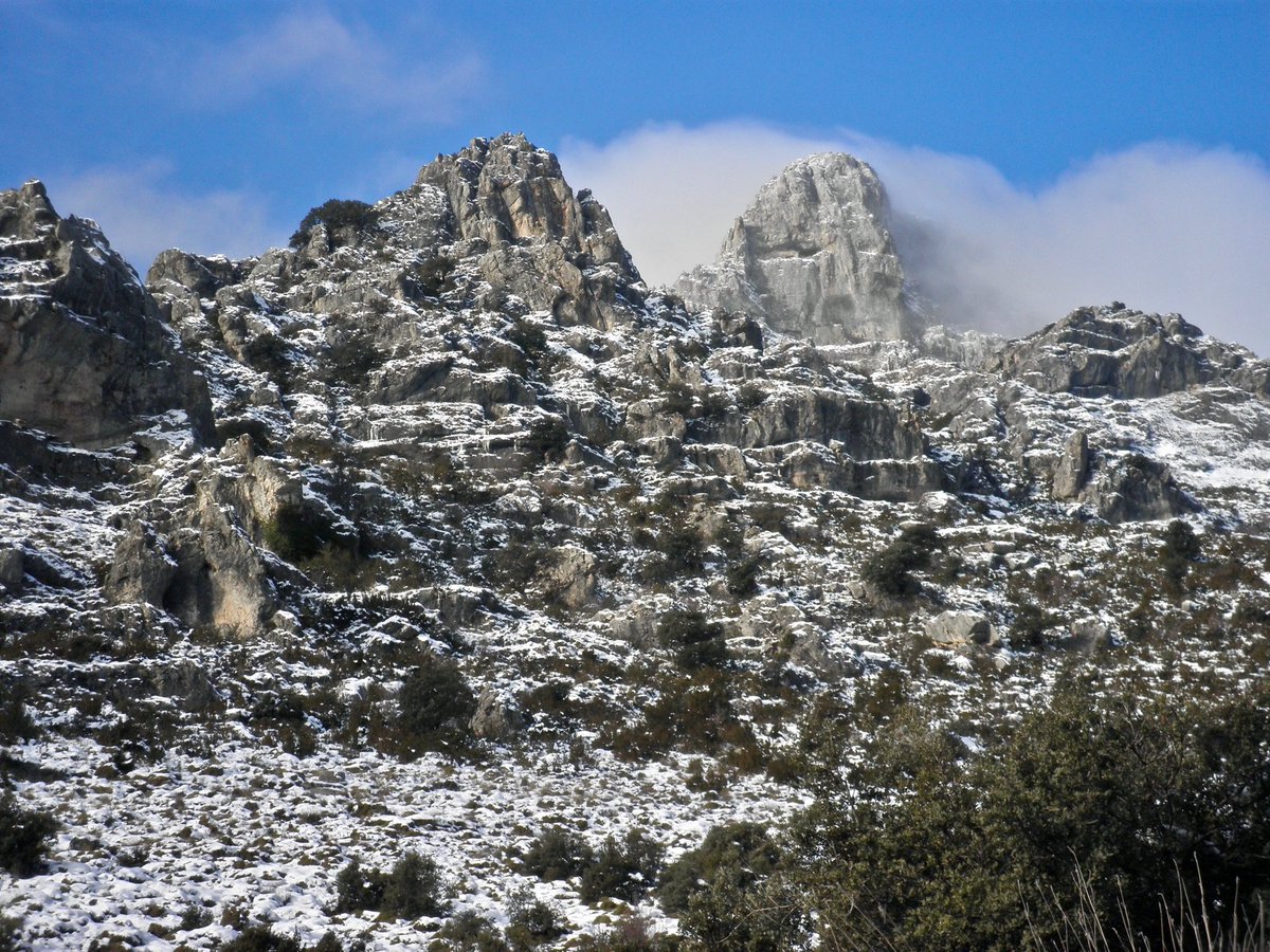 Nuestras bonitas montañas: Peña del Altar (La Pandera; 1872 msnm). #montaña #sierraSurJaen #laPandera