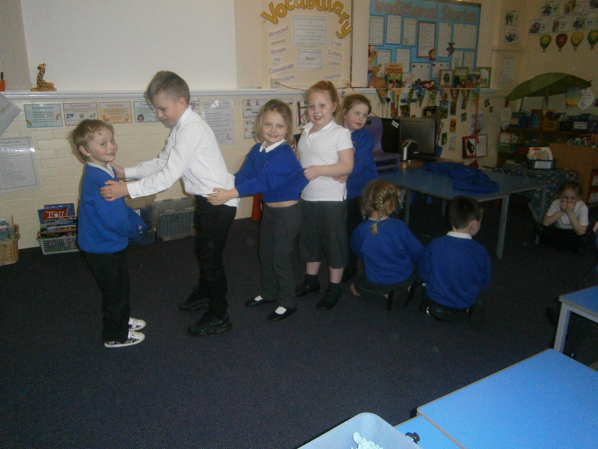 Fantastic drama in the Giraffe Class on Values Day. The children co-operated together and performed some impressive stories! 🎬🎭😀