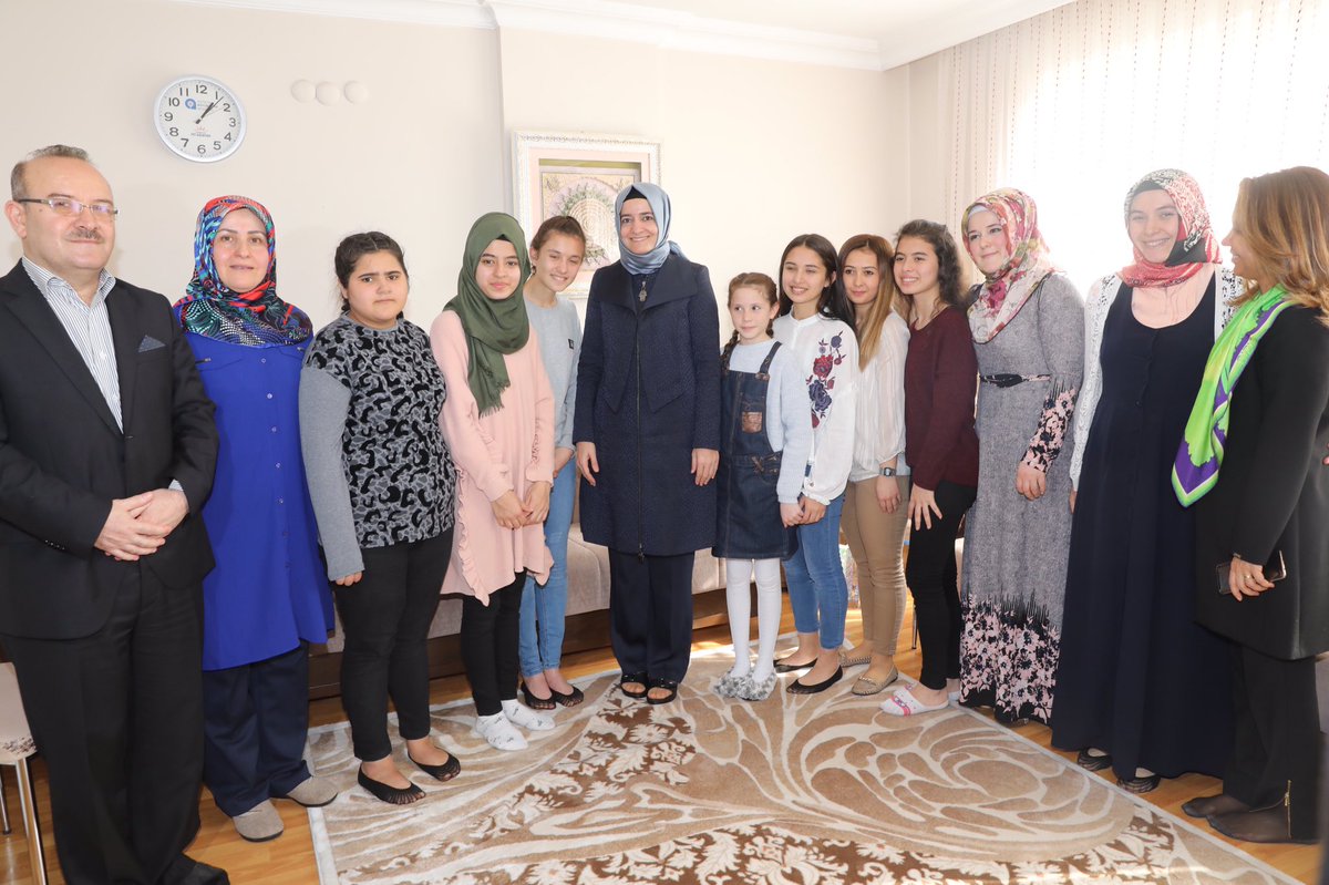 Bakanımız <a href="/drbetulsayan/">Dr.Betül Sayan Kaya 🇹🇷</a> #Antalya'daki Çocuk Evlerimizde kalan yavrularımızı ziyaret etti.