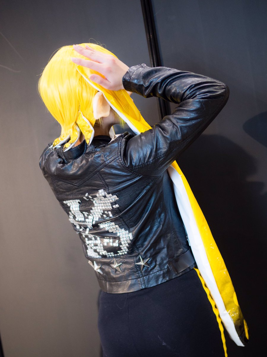 こげ子 光のスタイリスト Ff14carbuncle 速報 闘会議 Splatoon2 インクリング 黄ガール ロッケンベルクのモデルコーデ 頭 ダテコンタクト 体 イカライダーblack 足 ロッキンブラック Photo Jishitsu 闘会議18コスプレ 闘会議コスプレ