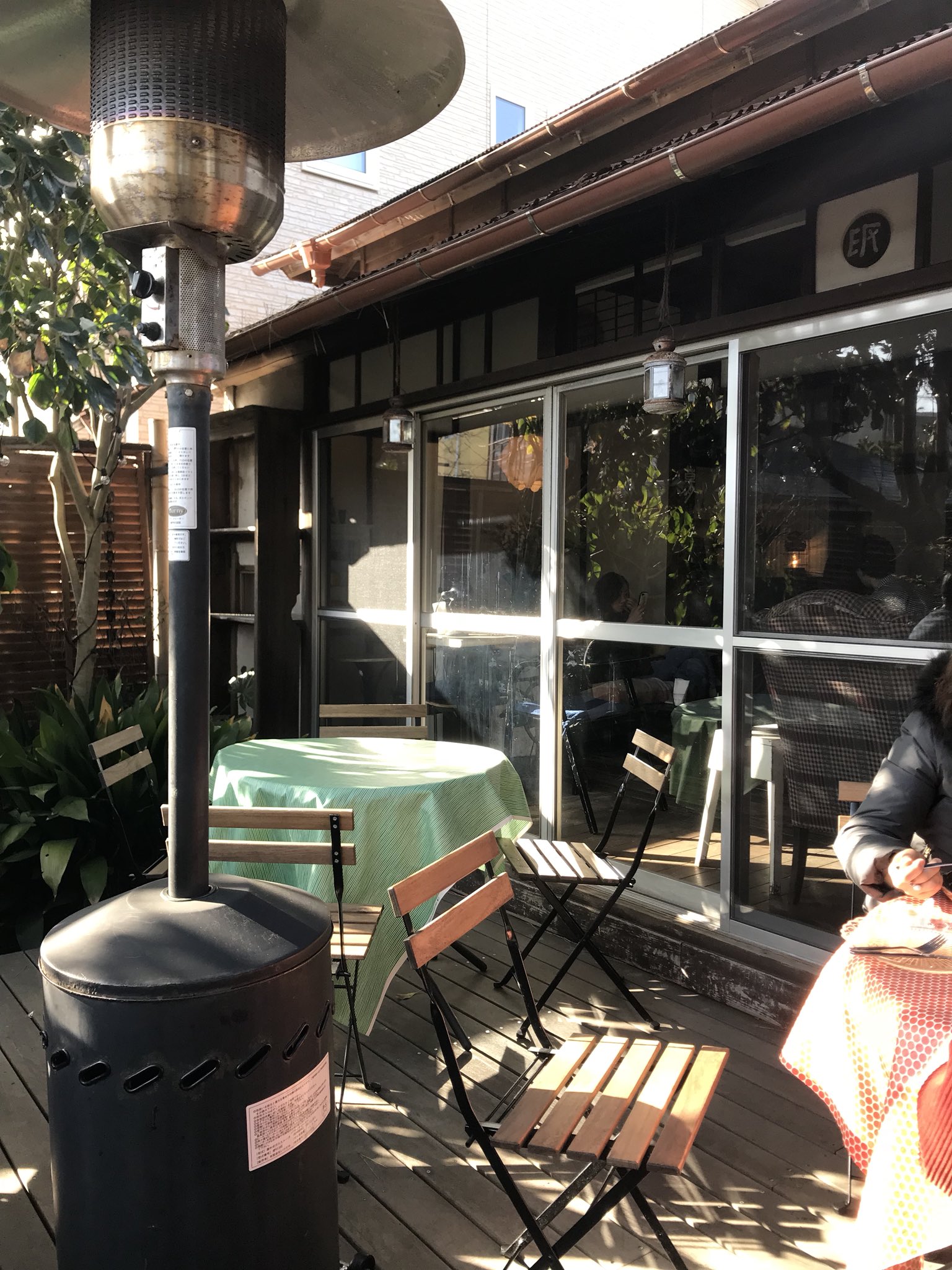 もすもすモアイ 極楽寺駅からーのカフェ坂の下 混んでて暖かな店内に入れずテラス席で頂くパンケーキ 最後から2番目の恋ロケ地 鎌倉 極楽寺 江ノ島 T Co Czjxbbyqil Twitter