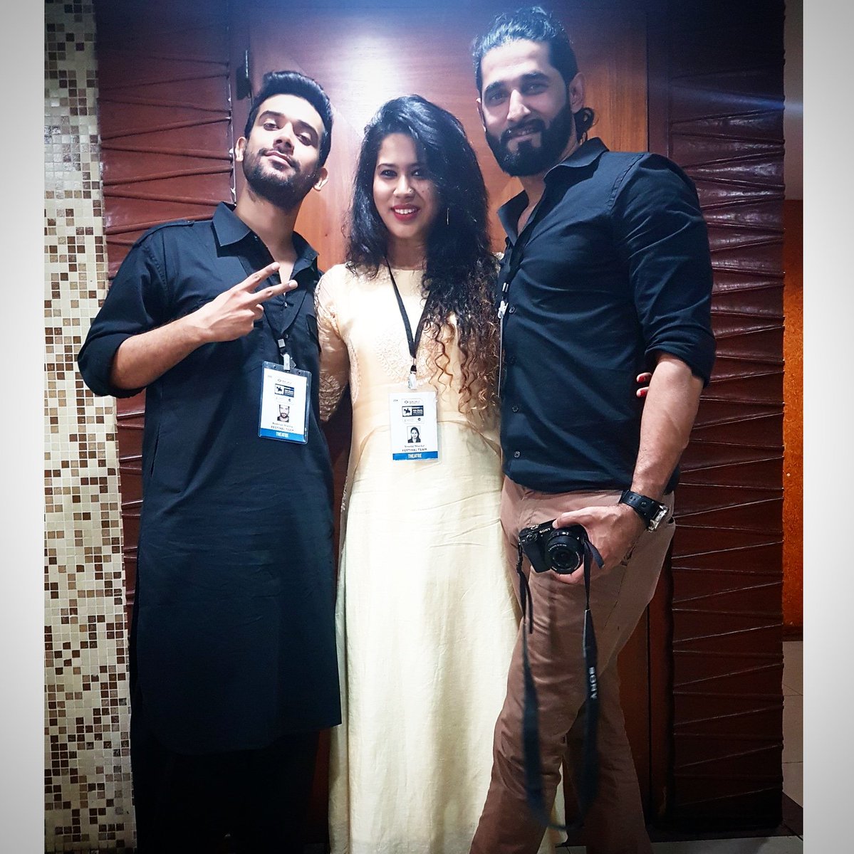 sheetalshardul7's tweet photo. Finally we clicked our Annual Trio Picture!! ❤ #KalaGhodaArtsFestival #theatreteam 😇 @yug03167 @resh900 https://t.co/3QwfZsncgz