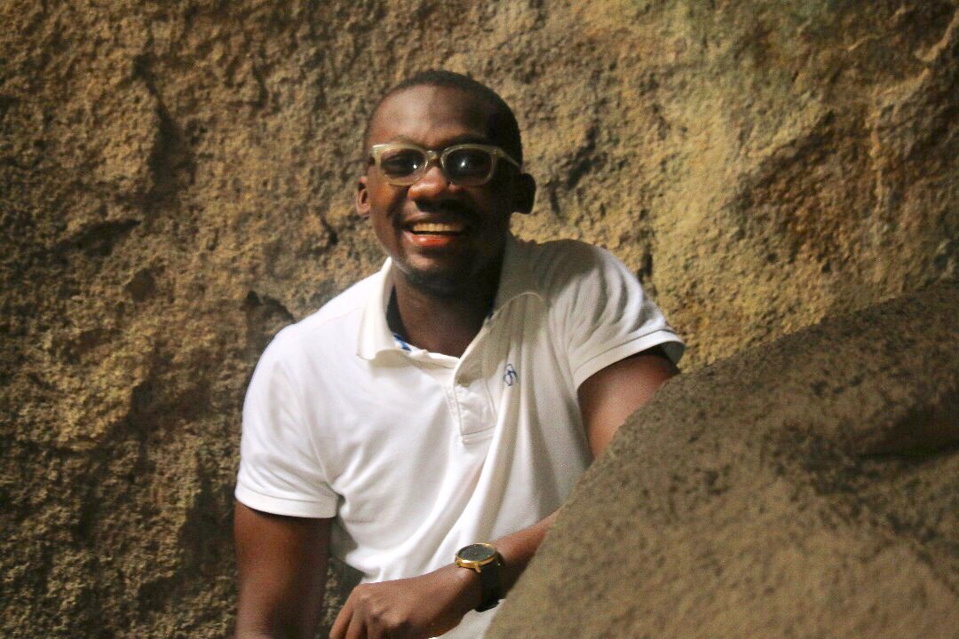 KidBold's tweet photo. Somewhere in Northern 🇳🇬. Inside a cave that hid over 4,000 people for months during the wars in the #NOK Kingdom over 500 years ago; I still managed a smile. #Nature #Kaduna #Kafanchan #MatsirgaFalls #GrooveAlert

📸: @imomone @GrooveAlert https://t.co/rY4C8UtGDi