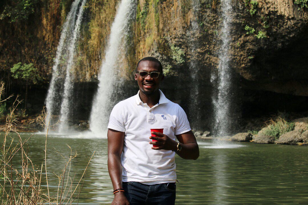 KidBold's tweet photo. Somewhere in Northern 🇳🇬. Inside a cave that hid over 4,000 people for months during the wars in the #NOK Kingdom over 500 years ago; I still managed a smile. #Nature #Kaduna #Kafanchan #MatsirgaFalls #GrooveAlert

📸: @imomone @GrooveAlert https://t.co/rY4C8UtGDi