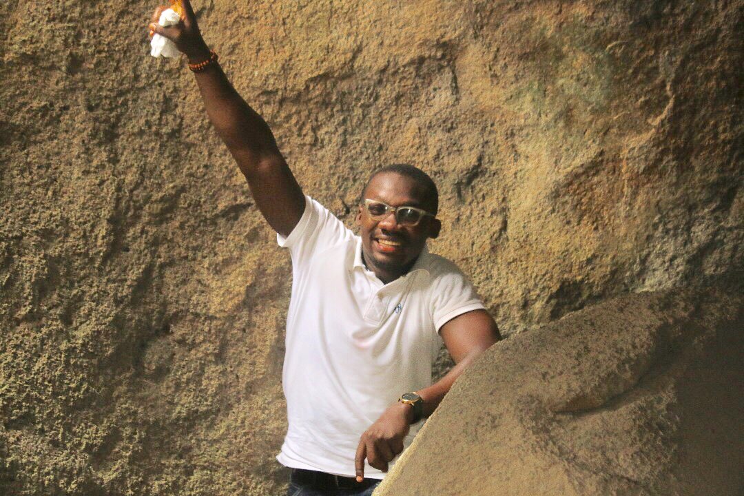KidBold's tweet photo. Somewhere in Northern 🇳🇬. Inside a cave that hid over 4,000 people for months during the wars in the #NOK Kingdom over 500 years ago; I still managed a smile. #Nature #Kaduna #Kafanchan #MatsirgaFalls #GrooveAlert

📸: @imomone @GrooveAlert https://t.co/rY4C8UtGDi