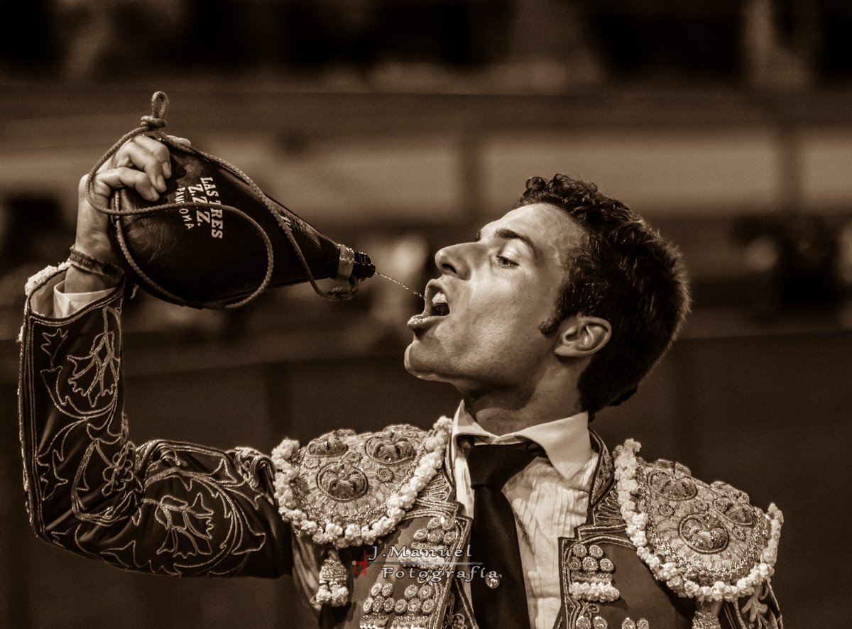 Miguel Ángel León triunfa en Valdemorillo el día de su doctorado