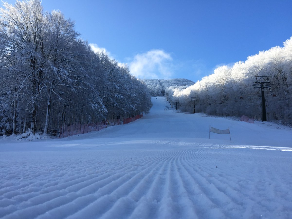 amiataneve's tweet photo. #amiata un buongiorno di #sole con il #crocicchio visto con l’occhio dello #sciatore. Info aperture su https://t.co/ZVU660zjQP. https://t.co/eYDKG9KMyy