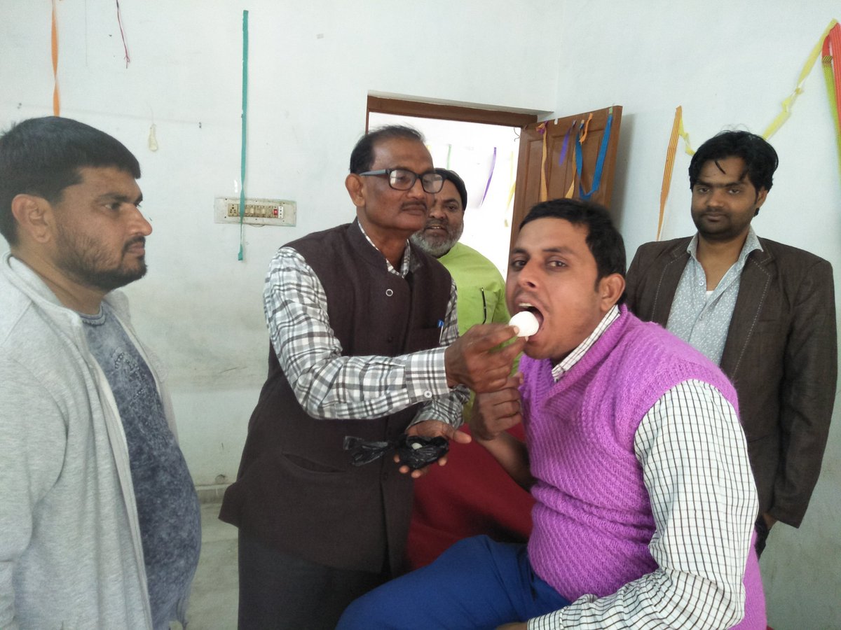 BloodBankBihar's tweet photo. #डिस्ट्रिक्ट_ब्लड_डोनर_टीम_DBDT

टीम DBDT के सदस्य विजय कुमार गिरी जी जो अहिरवालिया धर्मपरसा के रहने वाले है ने चनावे निवासी इंदु देवी जी को अपना ब्लड डोनेट किया ।

विजय गिरी जी के जज़्बे को सलाम। https://t.co/8YZathe28l
